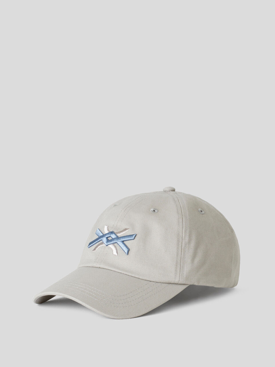 Light gray baseball cap