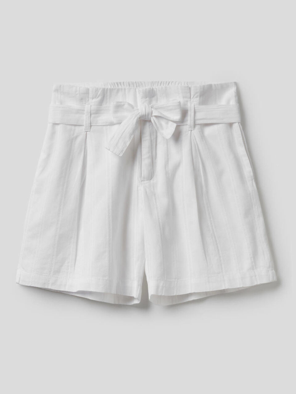 Light bermudas with belt image number 1
