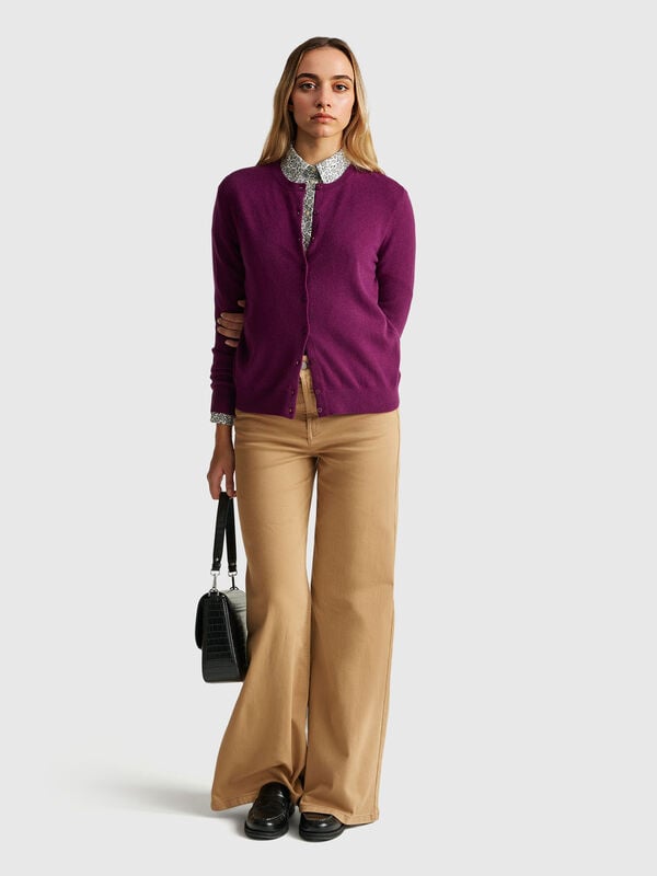 Cárdigan morado de cuello redondo en pura lana merino Cárdigan morado de cuello redondo en pura lana merino Mujer