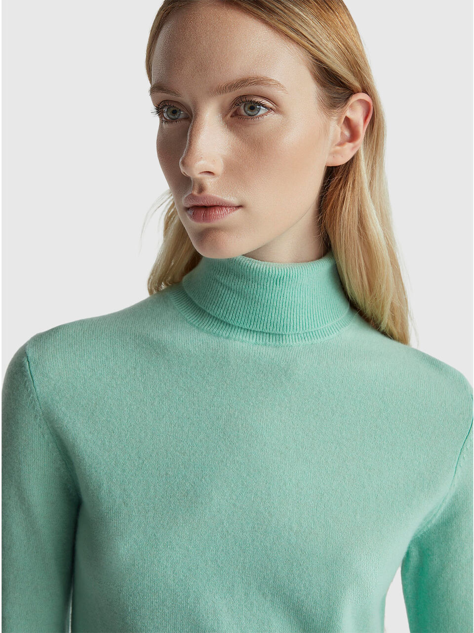 TURTLE NECK SWEATER Mujer image number null