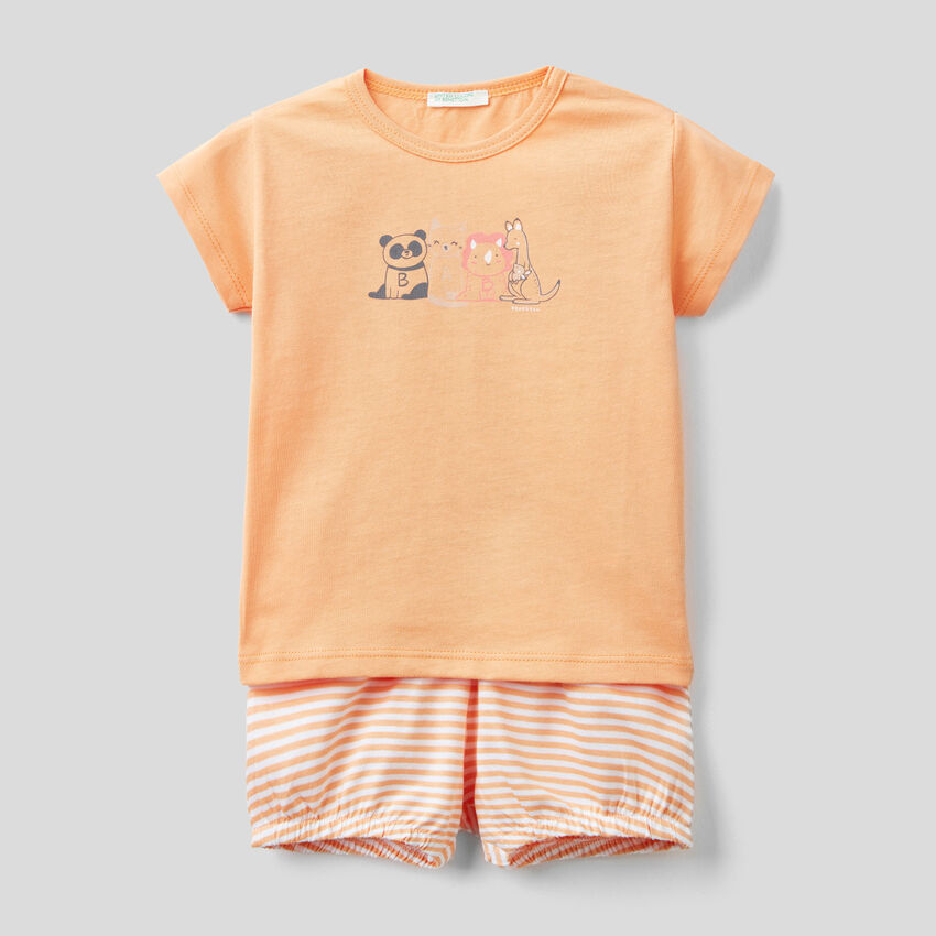 T-shirt and shorts in organic cotton