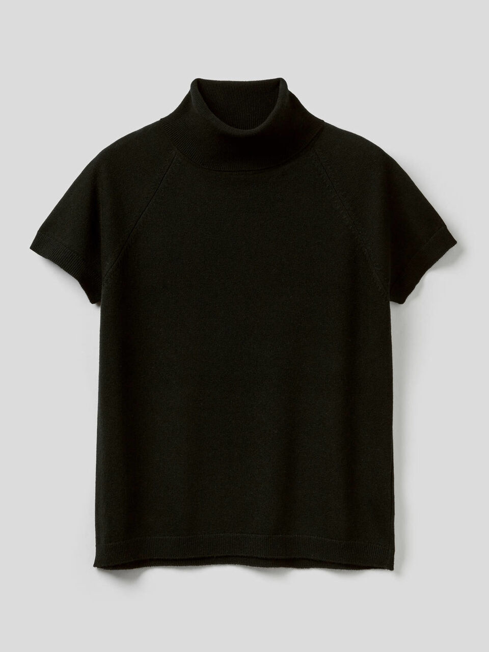Short sleeve turtleneck in cashmere and wool blend image number 1