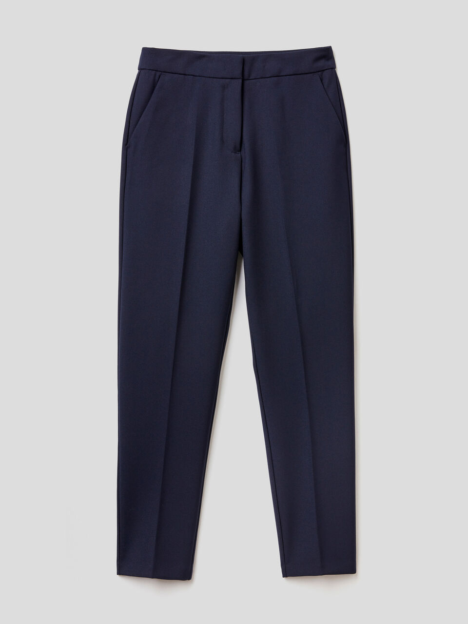 Solid colored trousers in flowy fabric image number 1