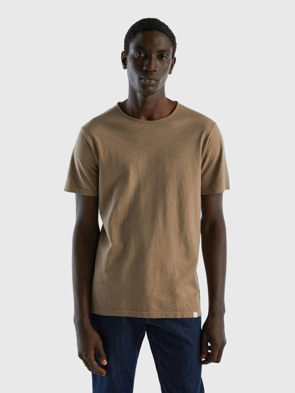 Camiseta gris ceniza de algodón flameado