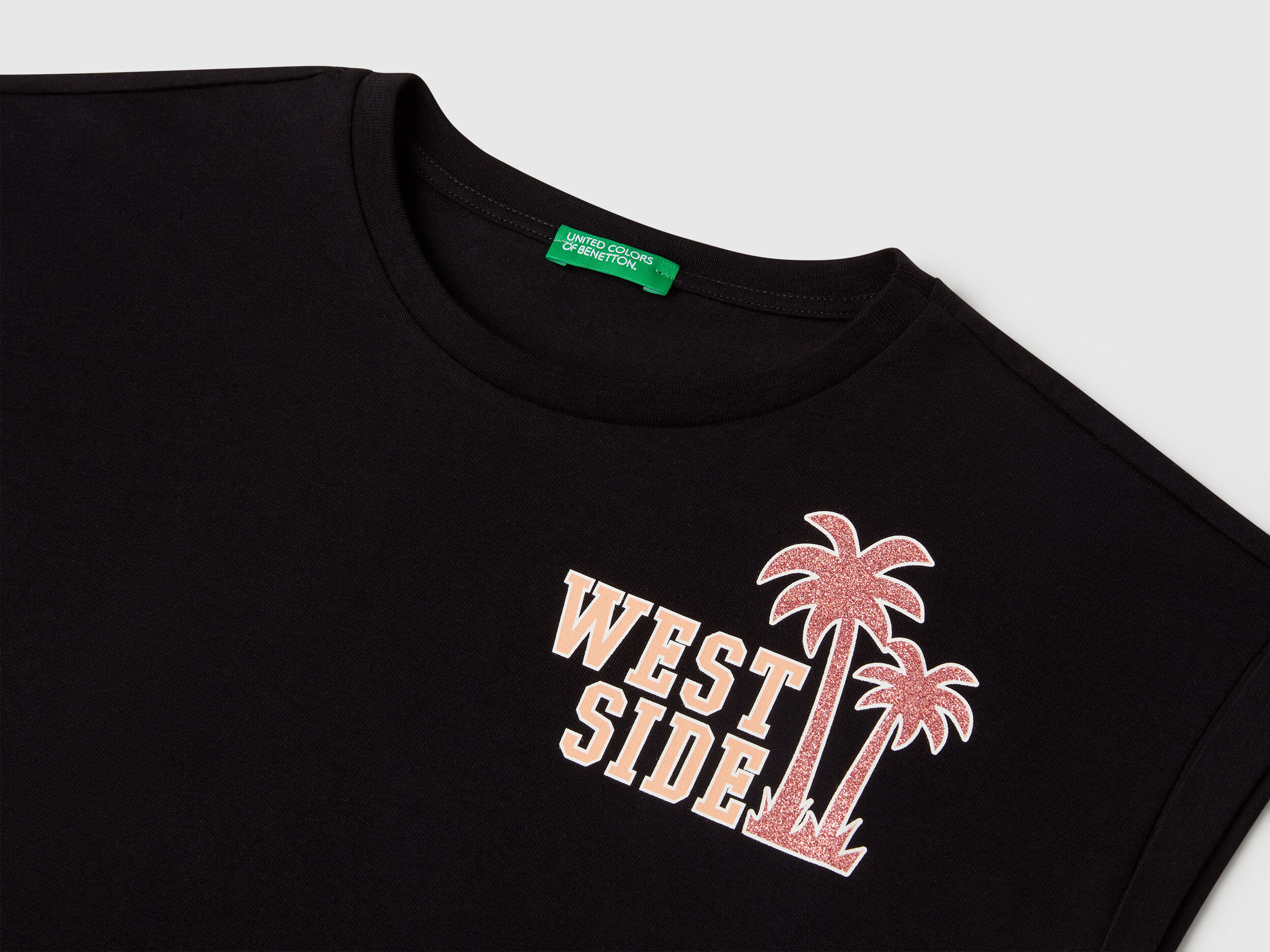 Boxy fit t-shirt with print and glitter - Black | Benetton