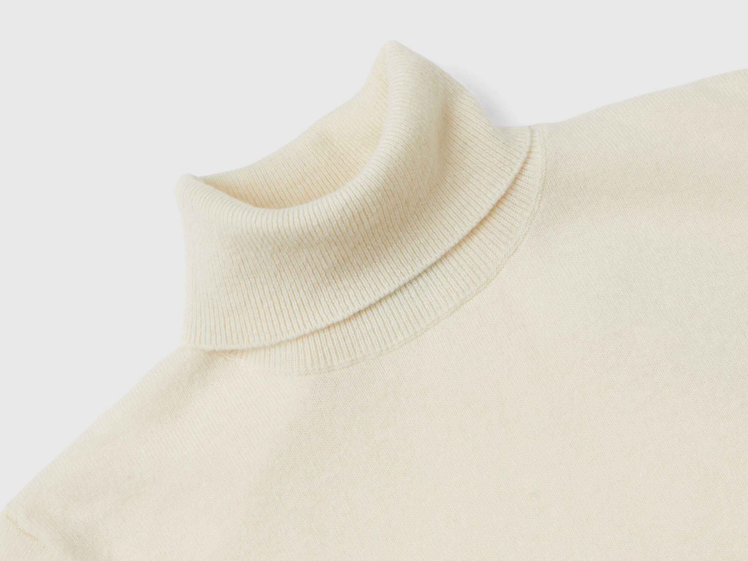 Cream wool turtleneck hotsell