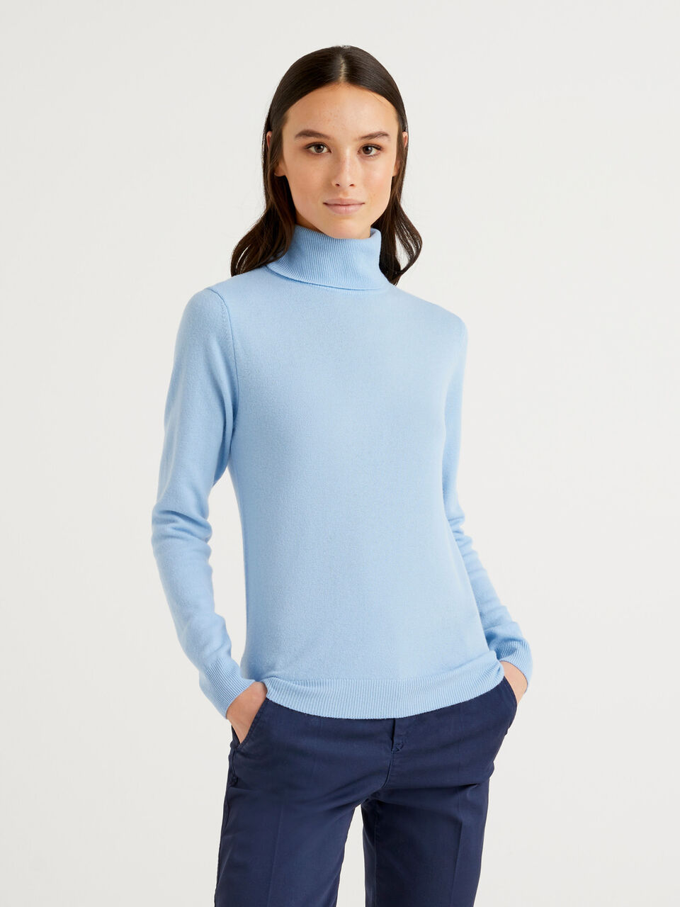 Sky blue turtleneck sweater in pure Merino wool - Light Blue | Benetton