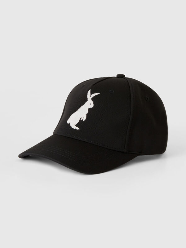 Black hat with rabbit print