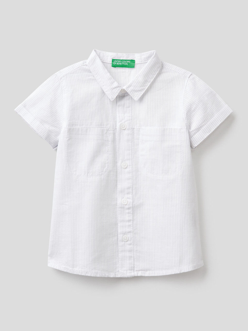 Short sleeve shirt with thin stripes