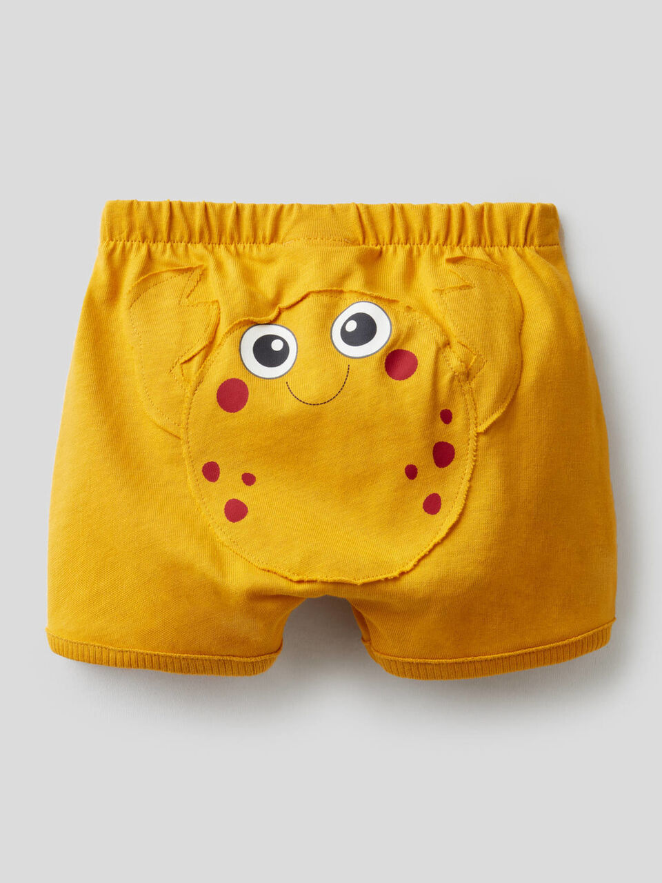 Pantalón corto con maxiparche en la parte trasera image number 2