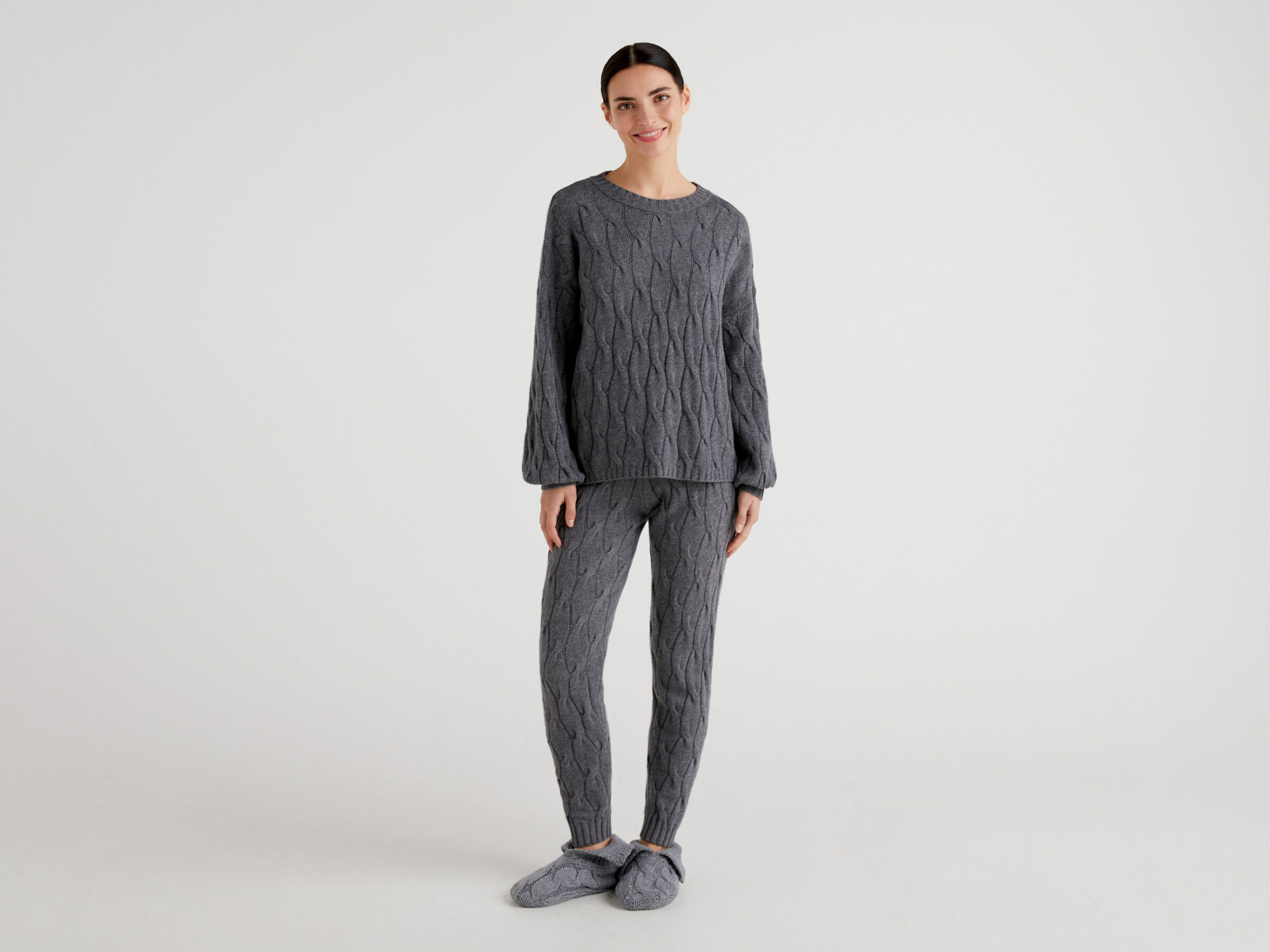 Cable knit sweater in cashmere blend image number 3