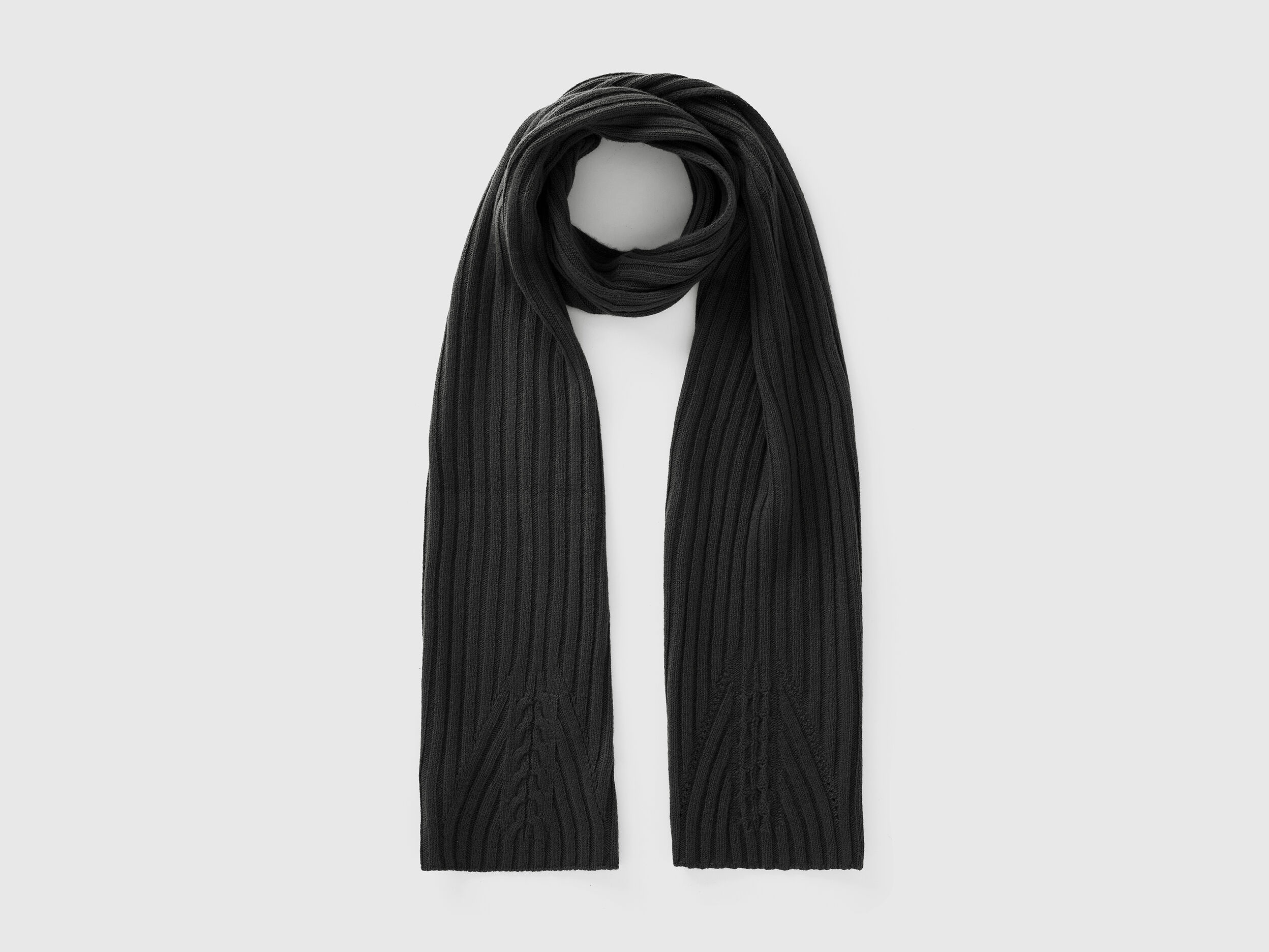 Scarf with cable knit - Black | Benetton