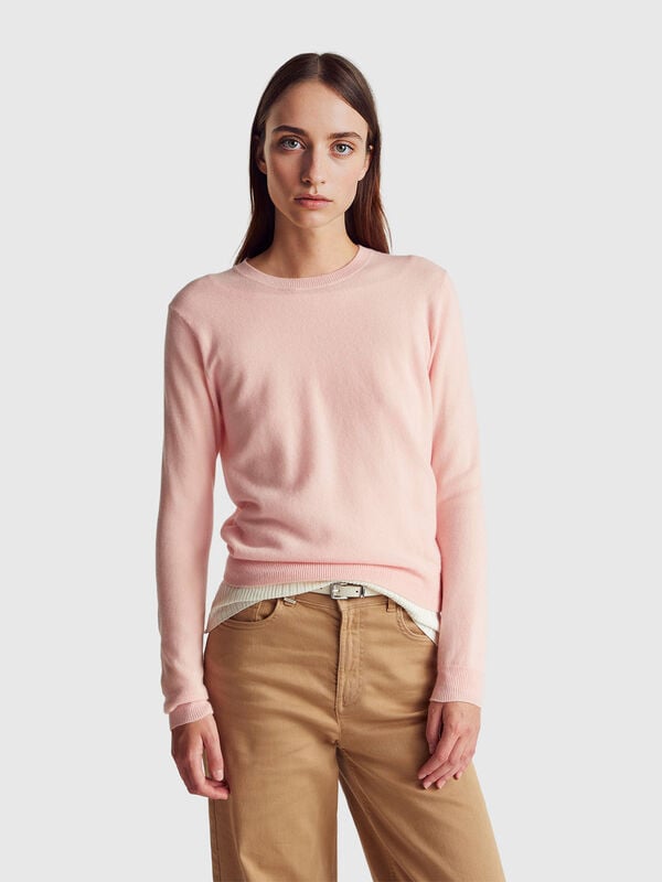 Suéter de cuello redondo rosa empolvado en lana merino Suéter de cuello redondo rosa empolvado en lana merino Mujer