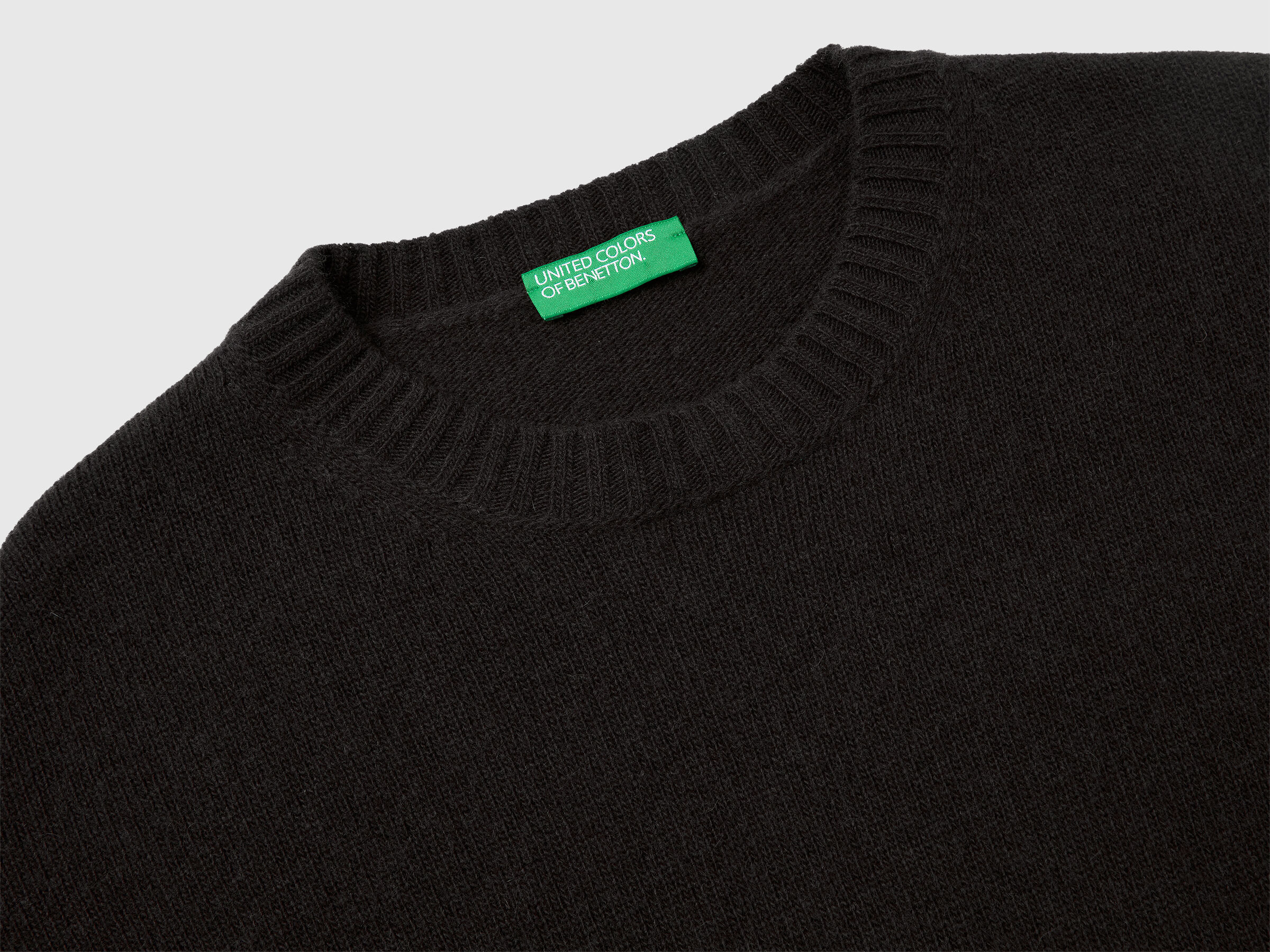 Boxy fit sweater in wool blend - Black | Benetton