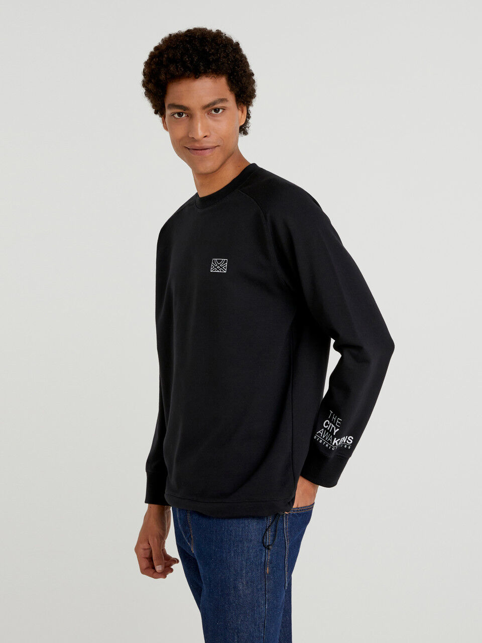 Sweatshirt without bottom band clearance