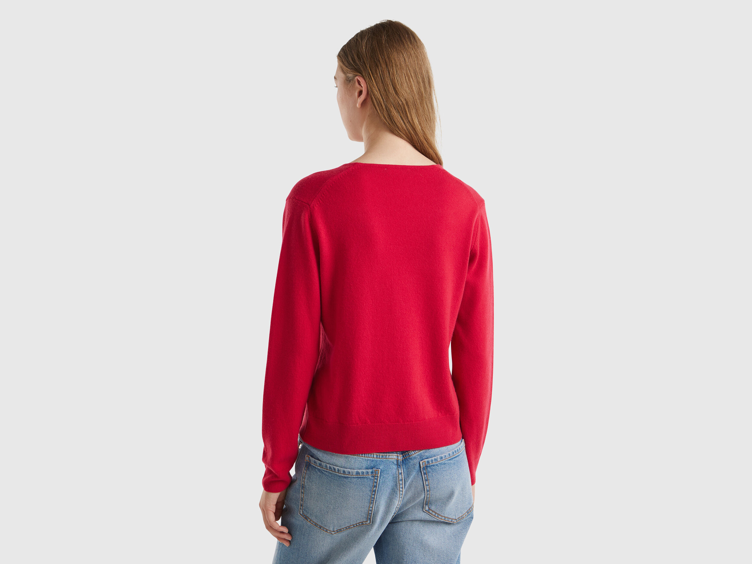 Red plum V-neck sweater in pure Merino wool - Red | Benetton