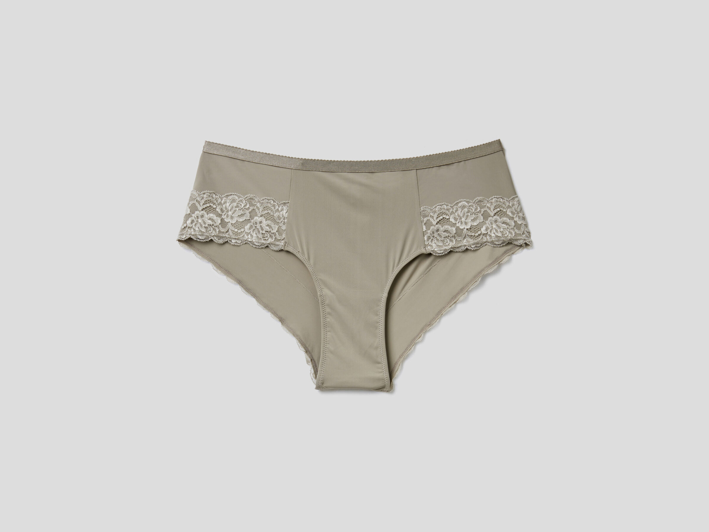 High-waisted culotte underwear with lace image number 3
