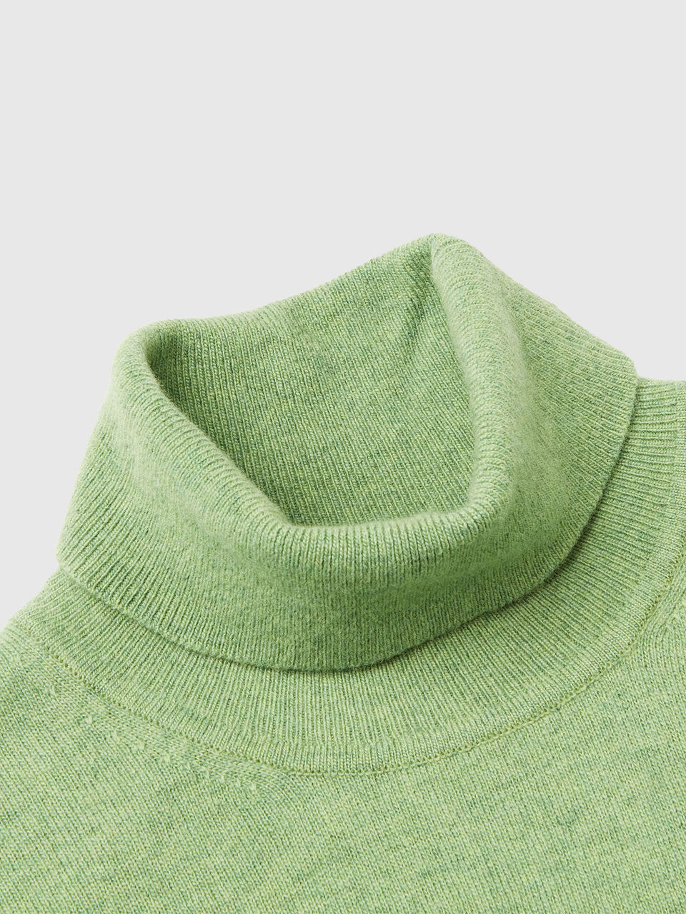 TURTLE NECK SWEATER Hombre image number null