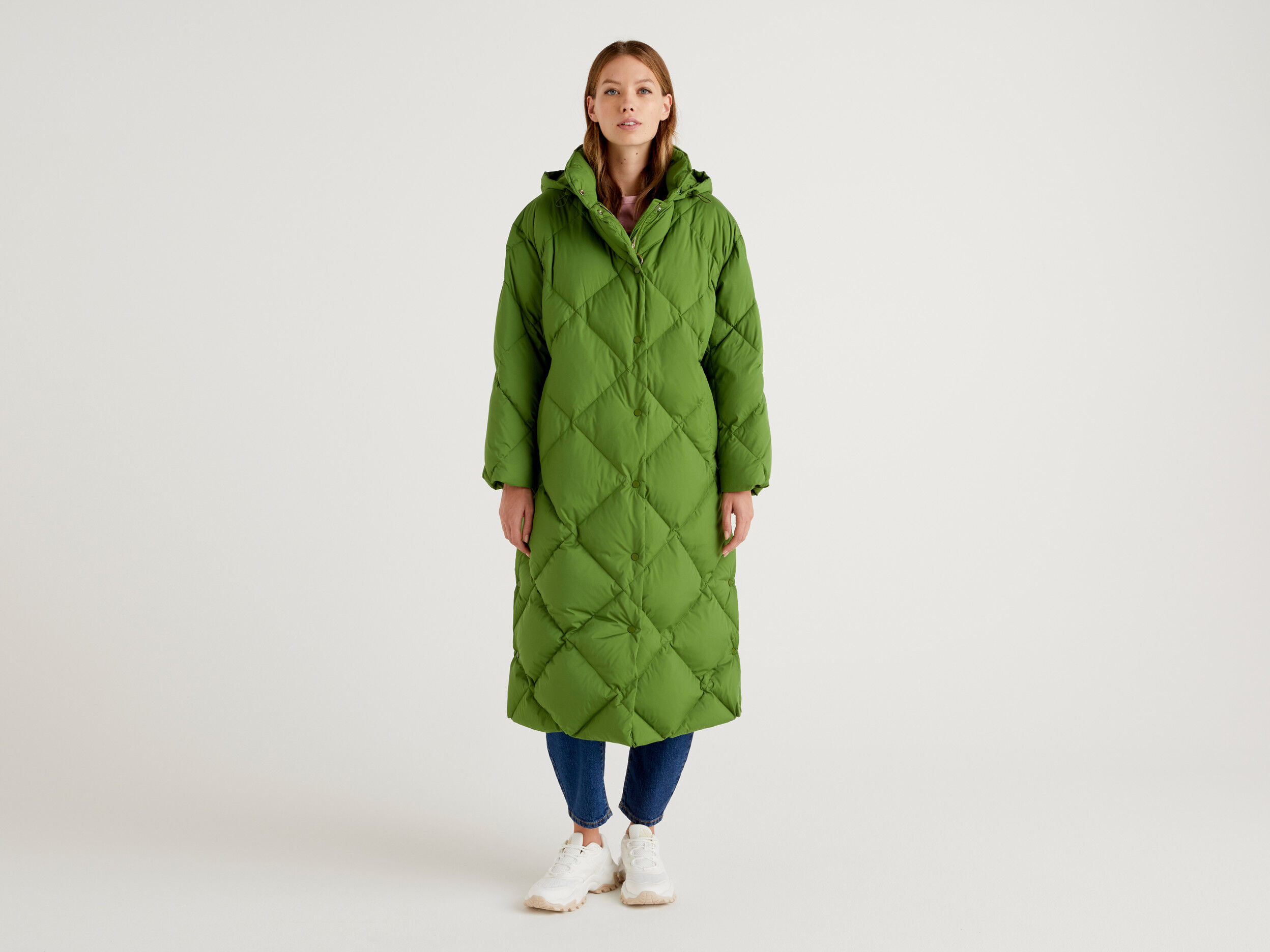 Long puffer jacket with recycled feathers Olive Green Benetton