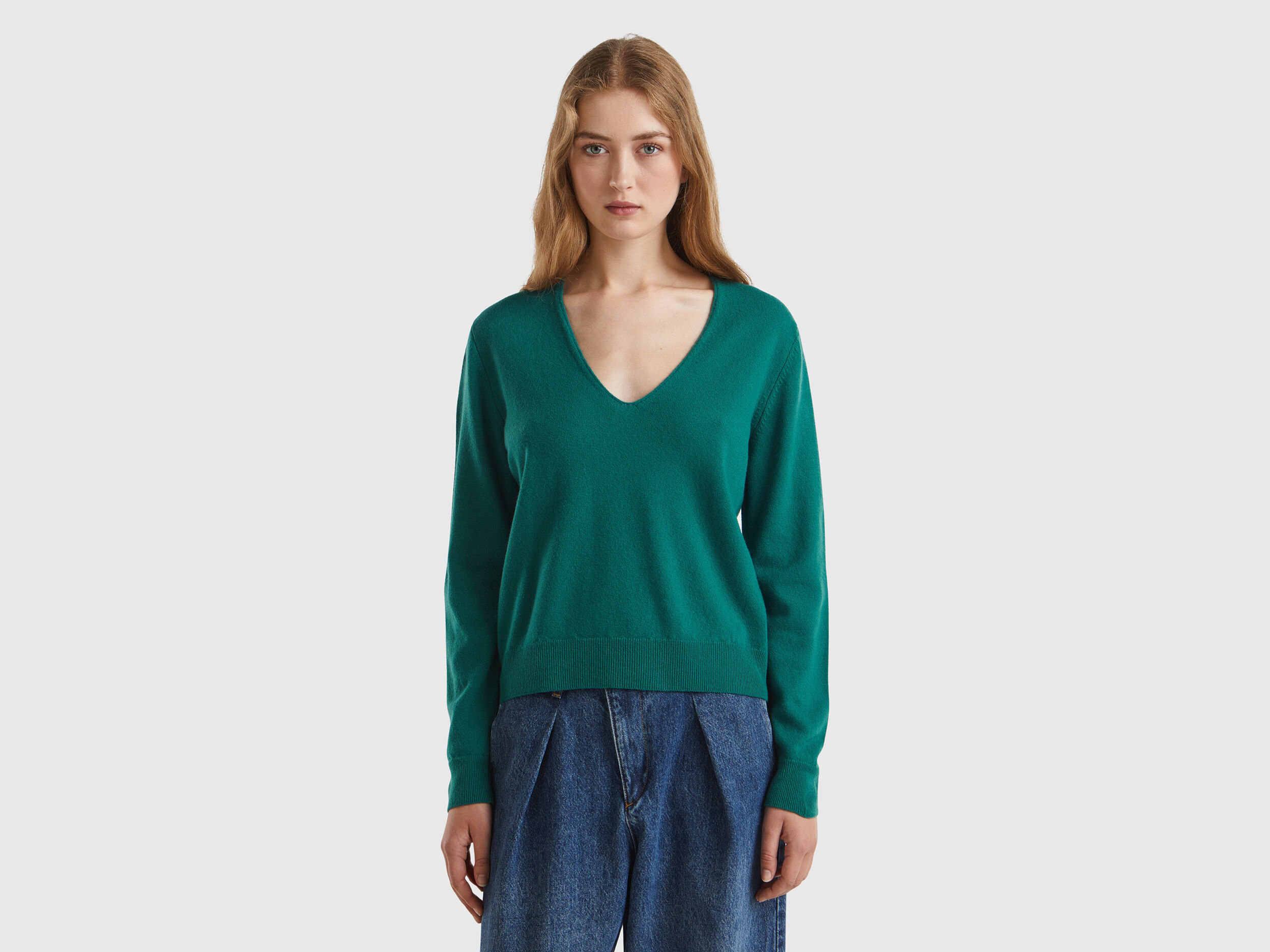 Green v neck sweater women's shop
