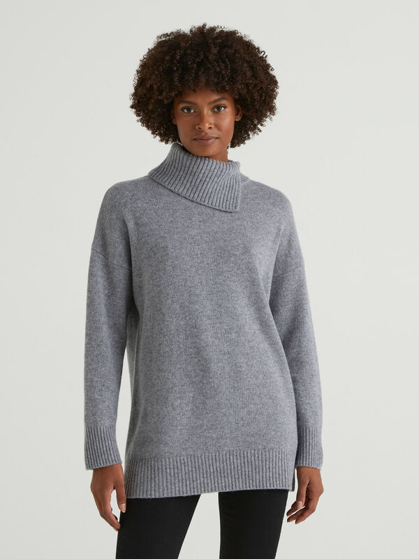 Sweater with opening on the neck Women