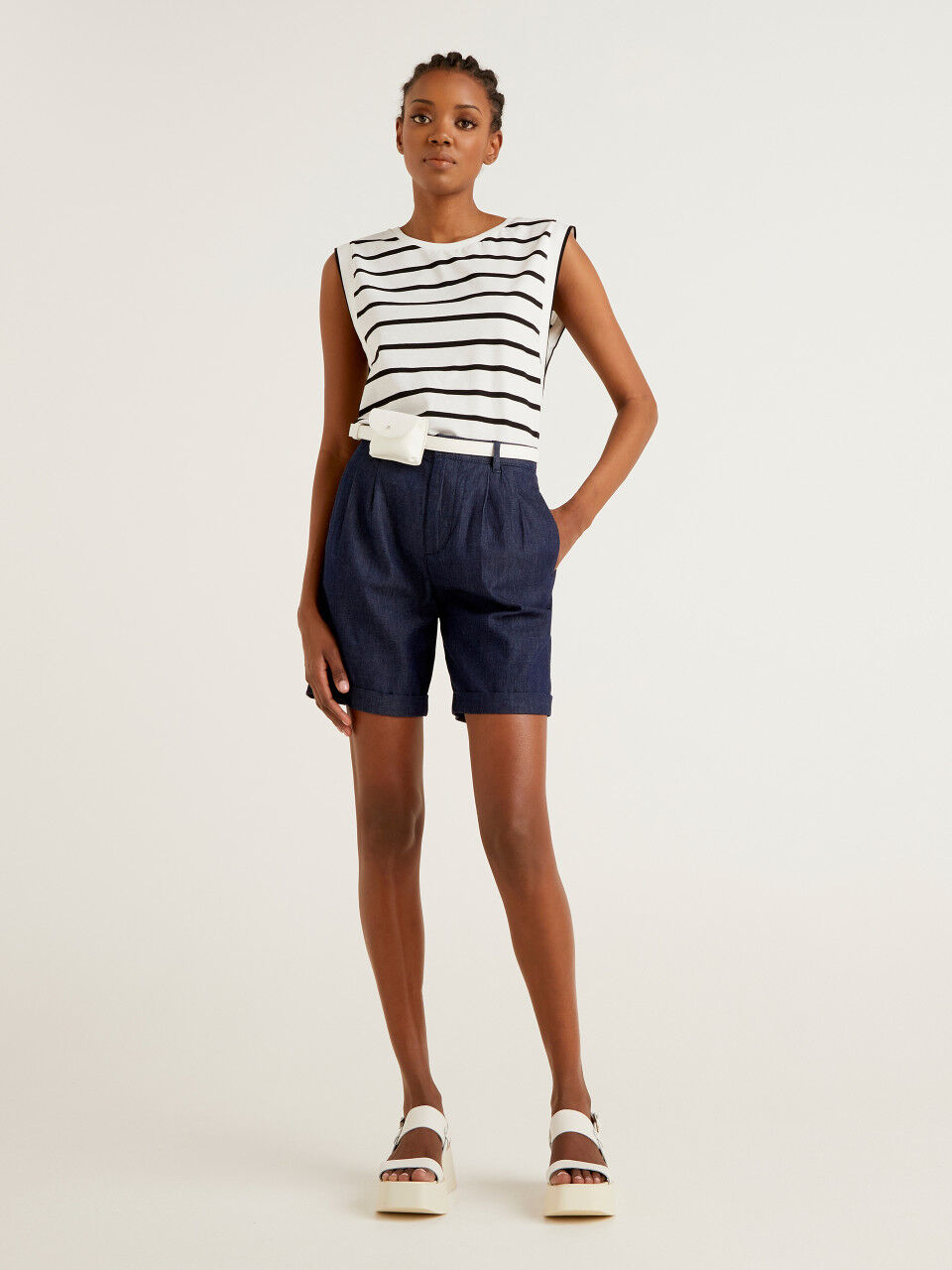 United Colors of Benetton Short moulant noir-blanc motif graphique Mode Pantalons courts Shorts moulants 