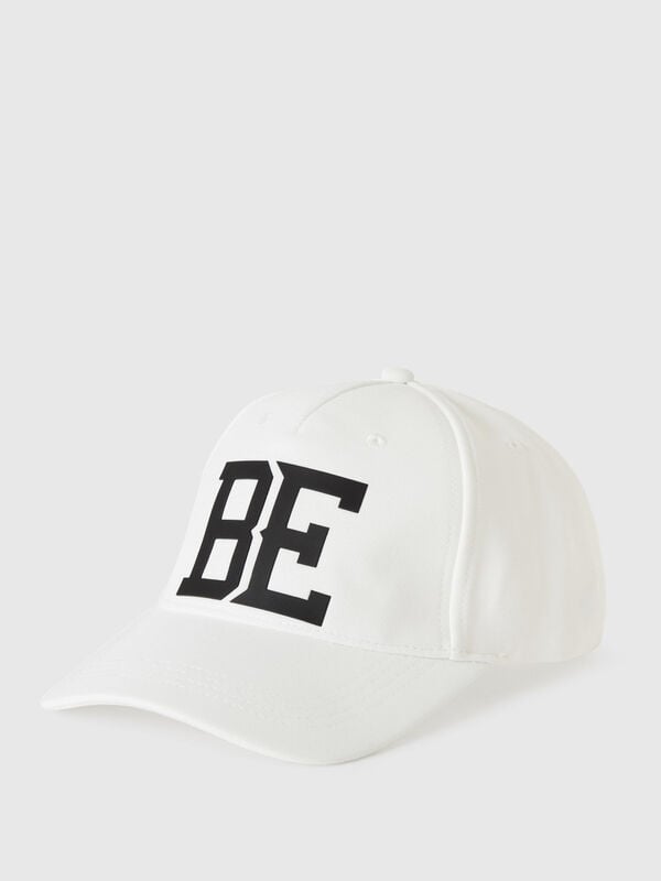 White baseball cap with "BE" print