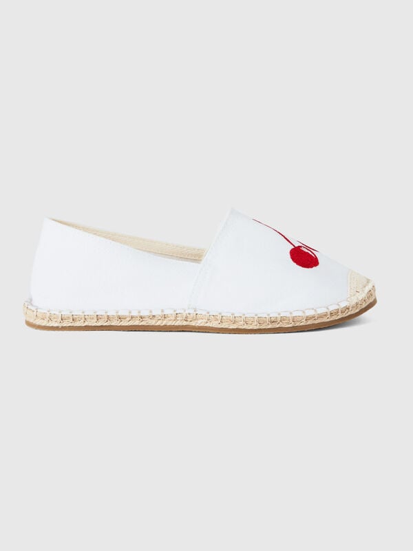White espadrilles with cherry pattern