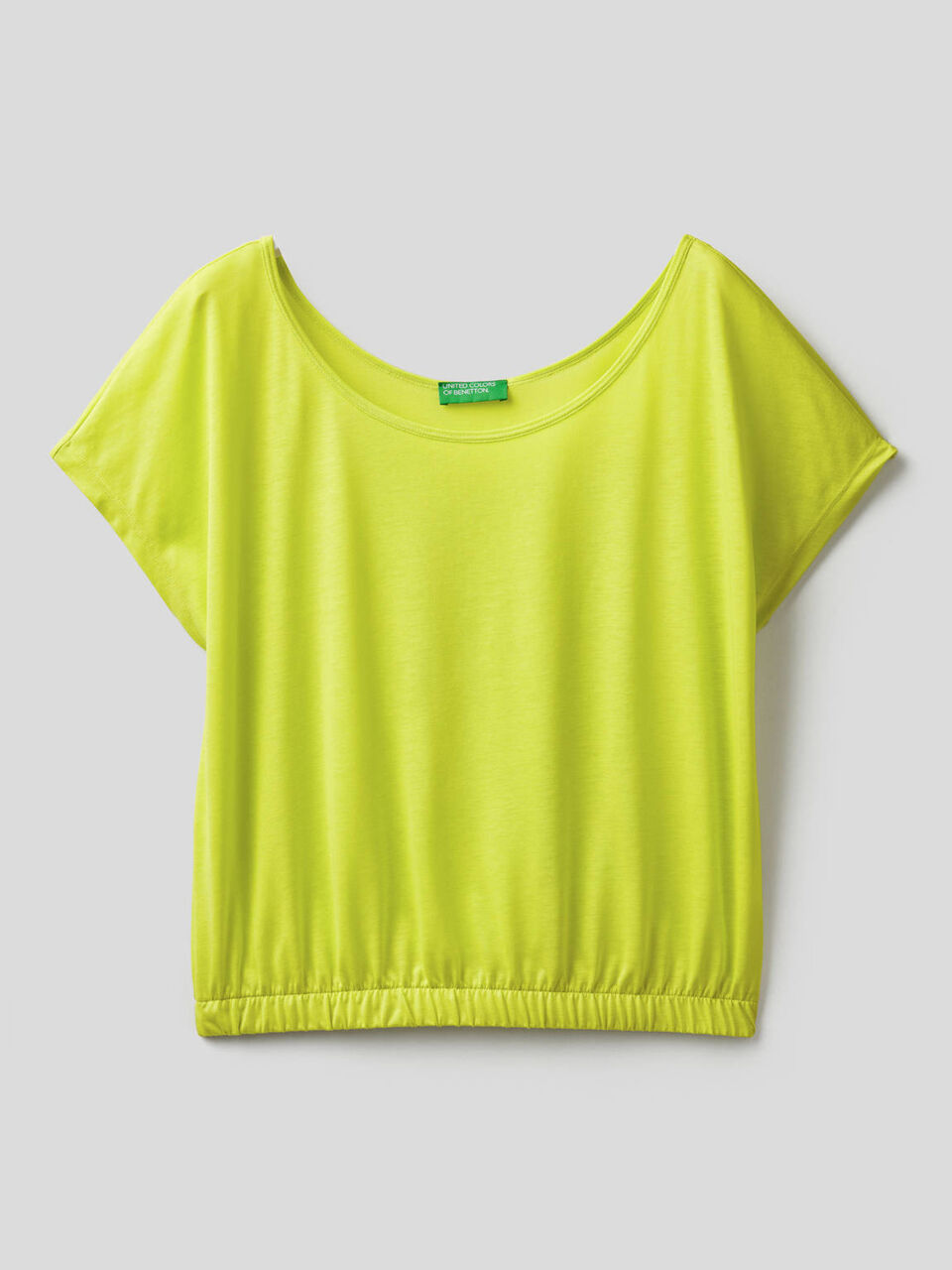 Blusa fluida con escote redondo image number null