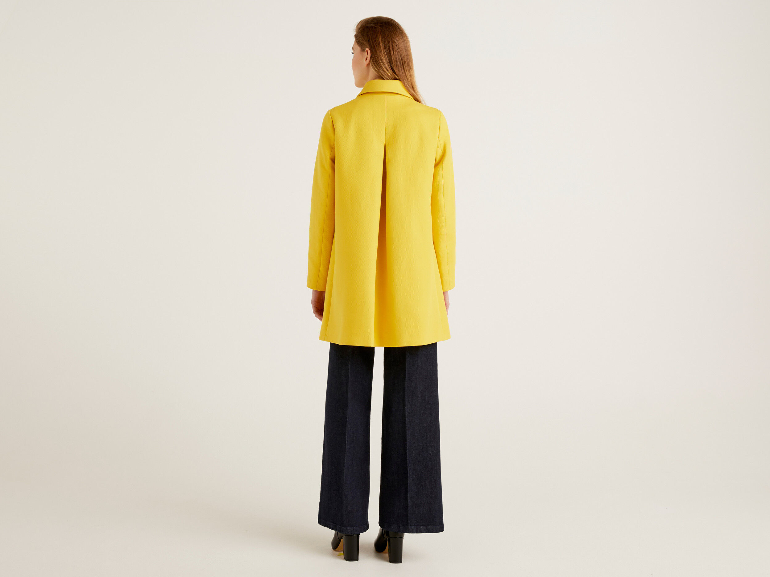 Abrigo de 100 algod n Amarillo Benetton