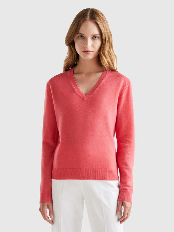 Strawberry red V-neck sweater in pure Merino wool Women