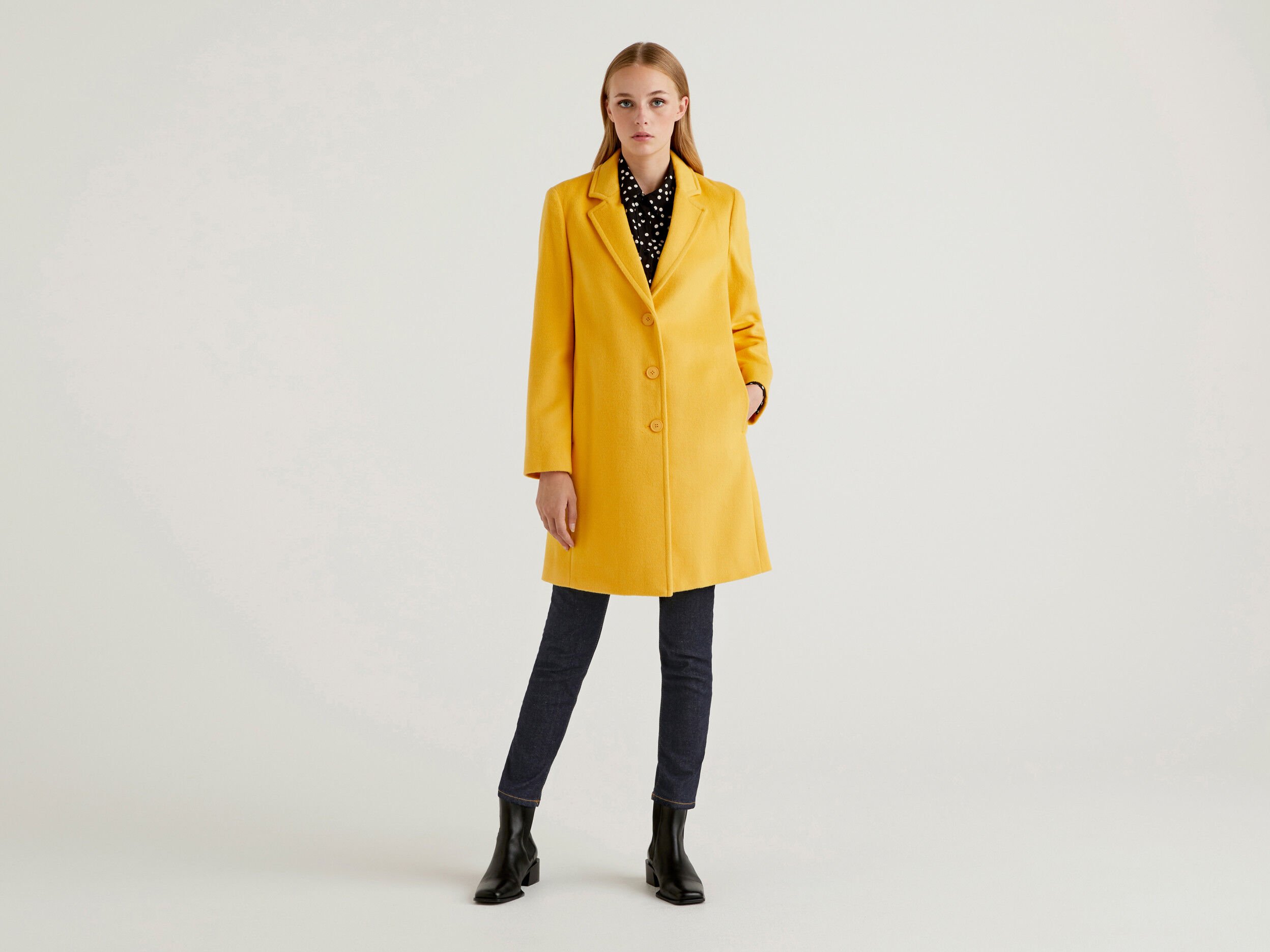 Yellow shop short coat