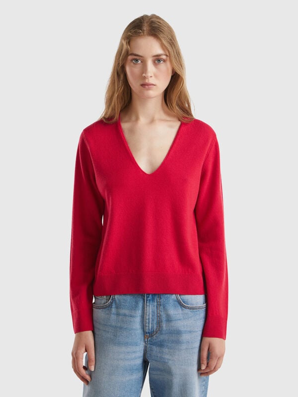 Red plum V-neck sweater in pure Merino wool Women