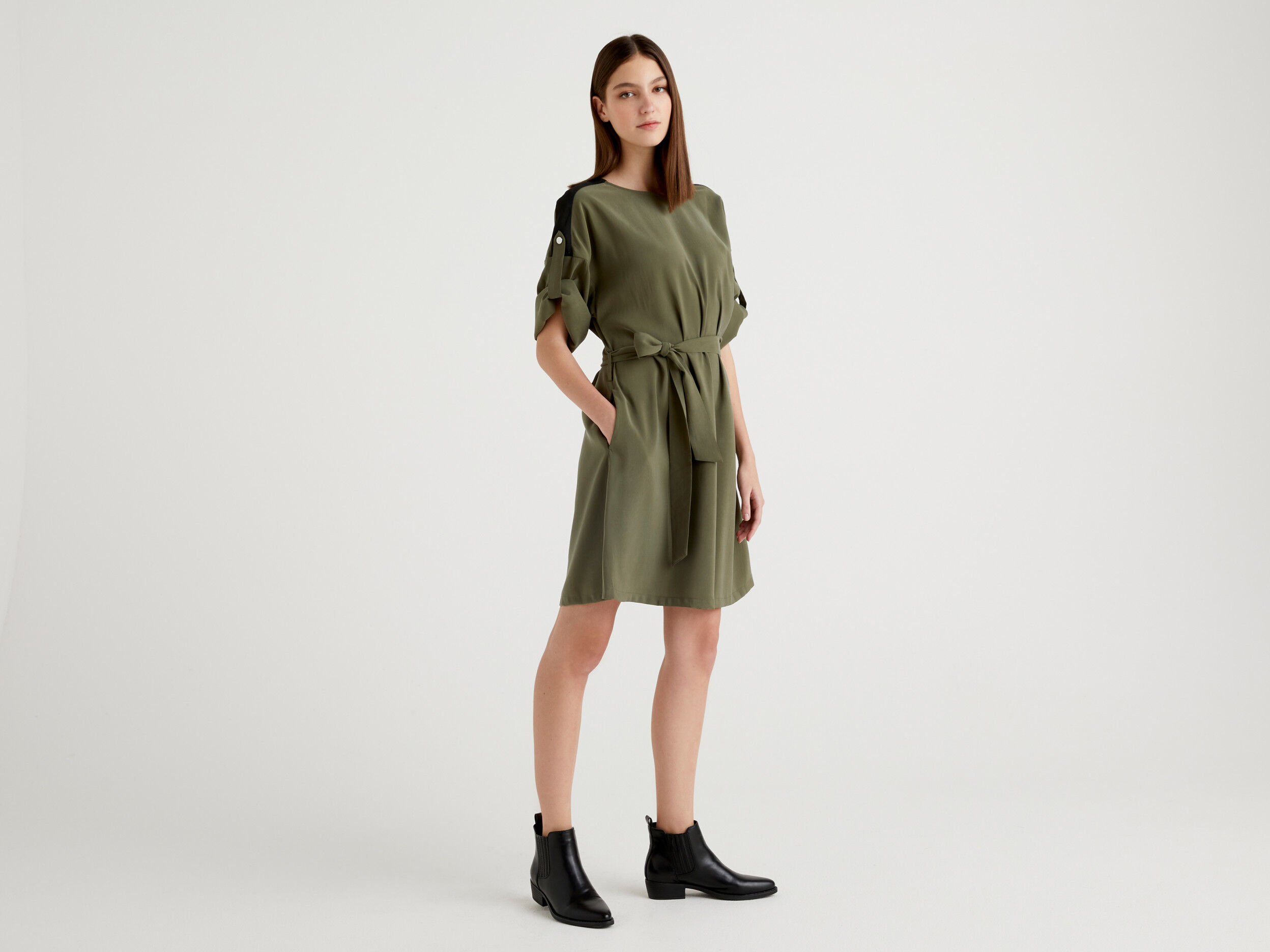 Short dress with belt Military Green Benetton