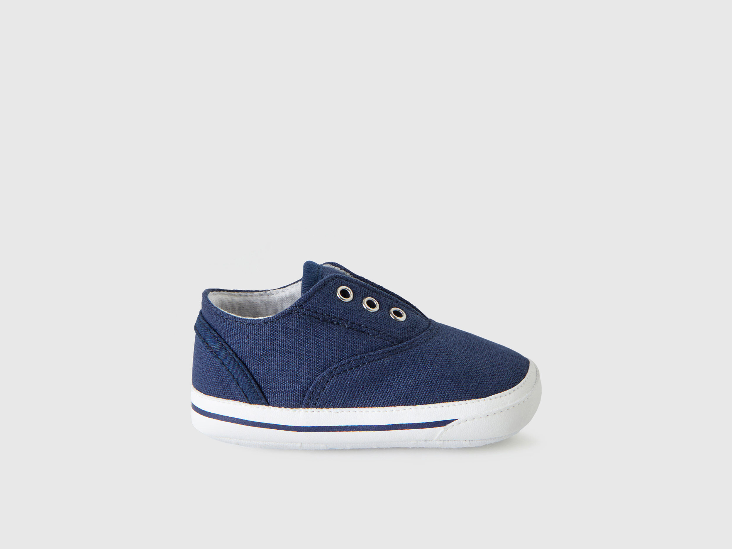 Born hotsell canvas shoes