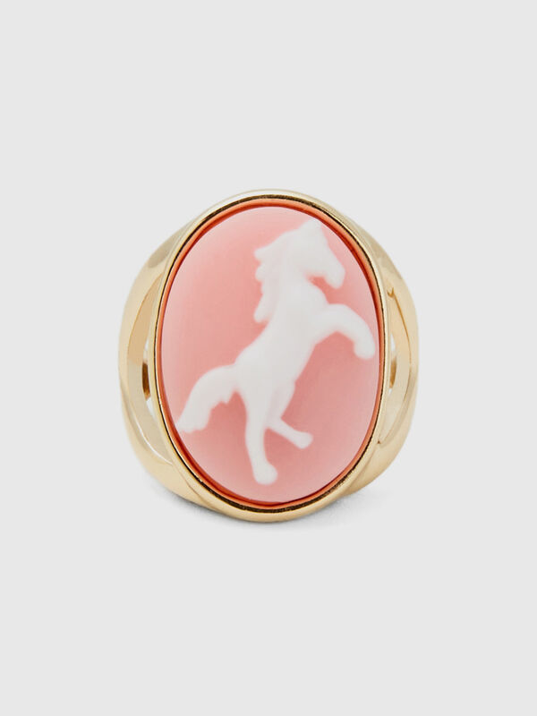 Anillo rosa con camafeo de caballo Mujer