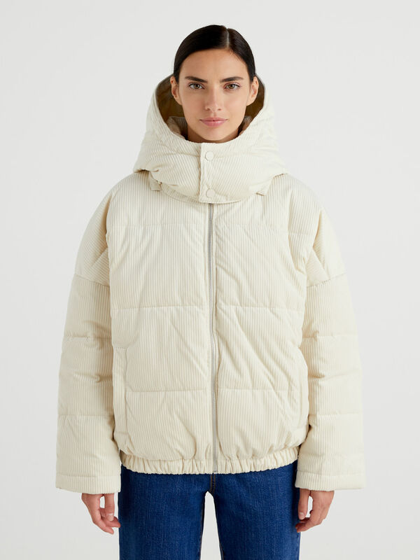 Short puffer jacket with sustainable padding Women