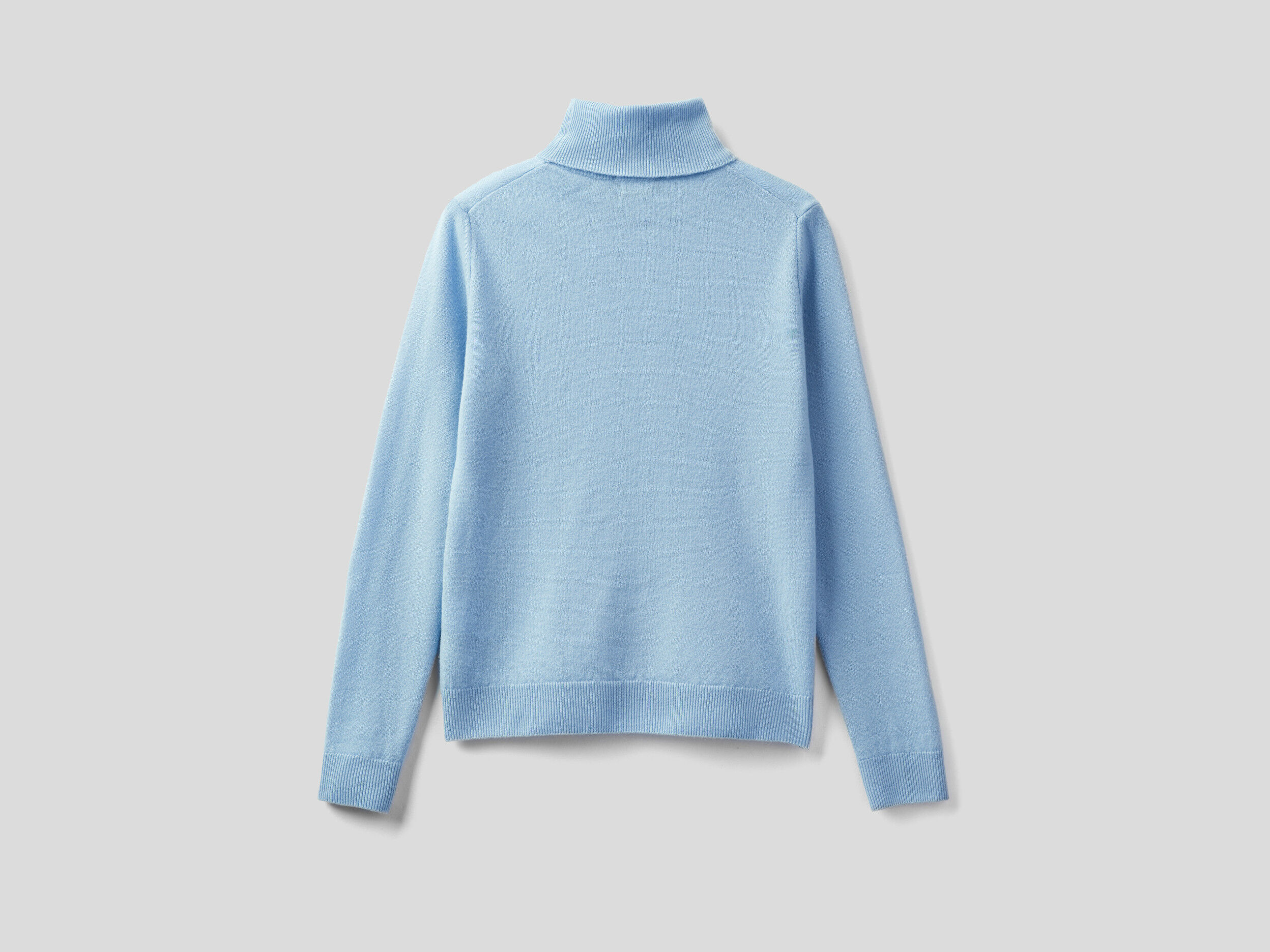 Baby blue turtleneck top sweater