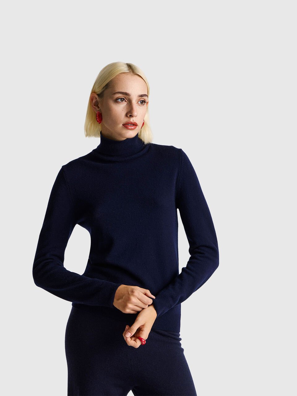 TURTLE NECK SWEATER Mujer image number null