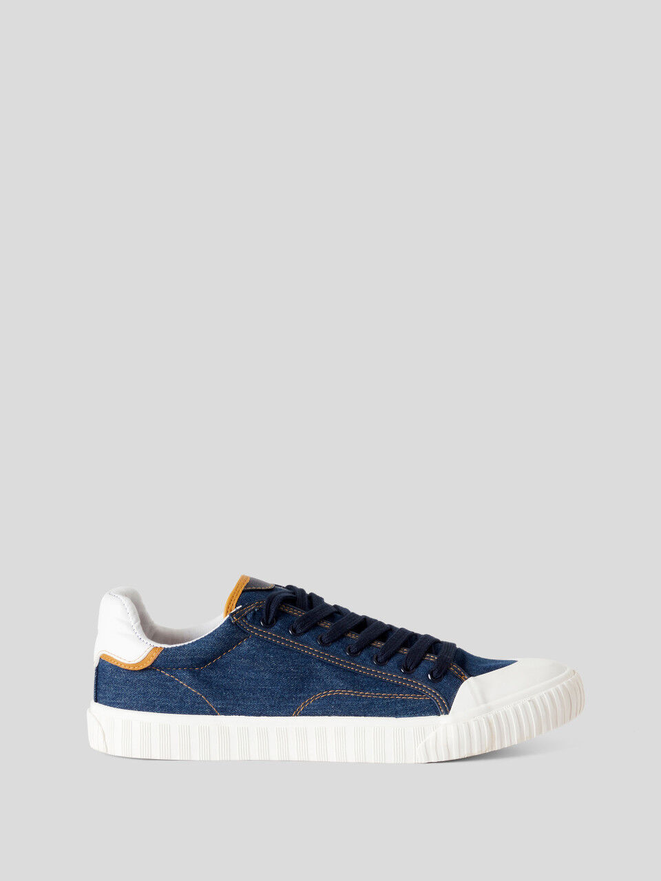 Benetton sneakers shoes top