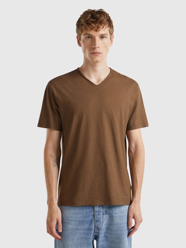 V-neck t-shirt in 100% cotton Men