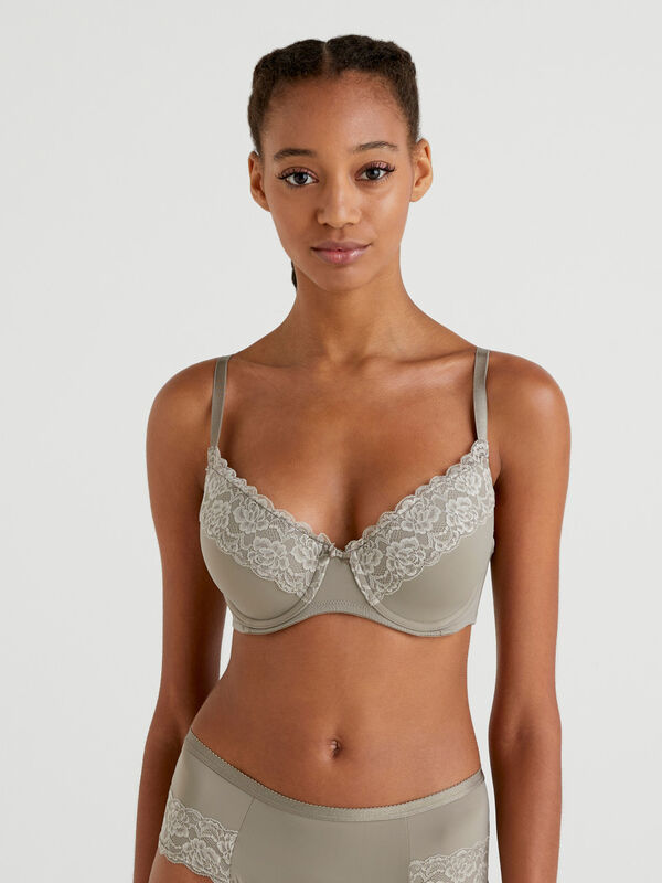 Padded and Push-Up Bras Undercolors 2024