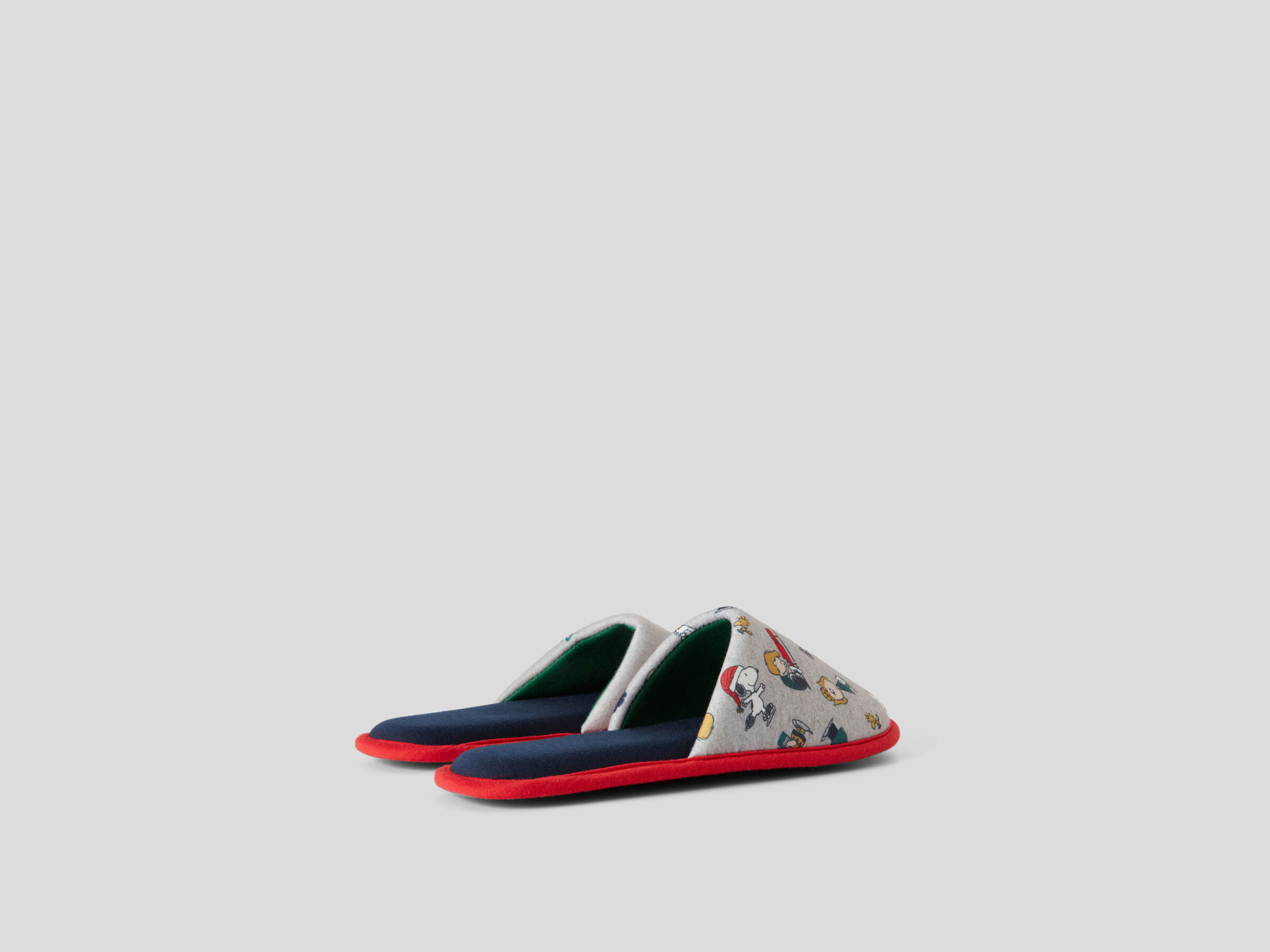Christmas Peanuts slippers image number 3
