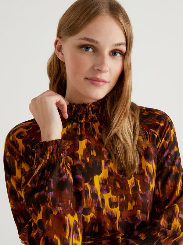 Patterned blouse with high collar Women