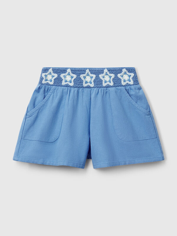 Pantalón corto con flores de macramé Niña
