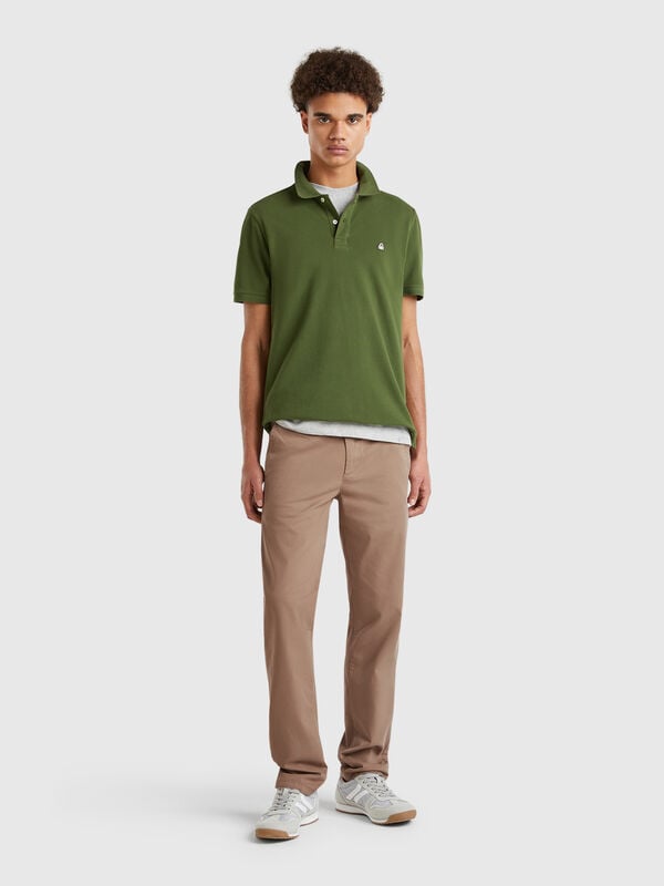 Chinos slim fit en tono ceniza Hombre