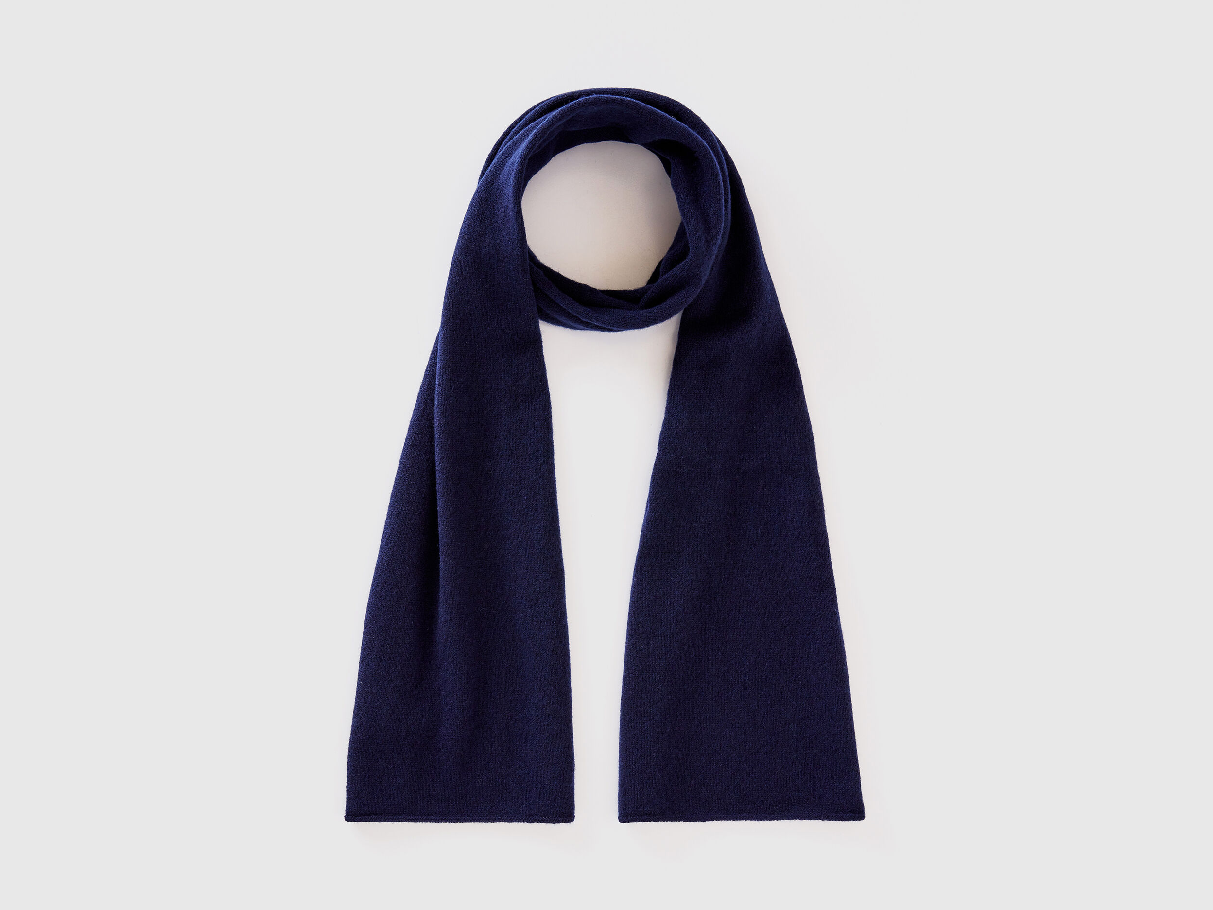 ファッションシーンで話題のこれから流行るブランド12選 Pure Benetton | Blue Dark - scarf cashmere 小物