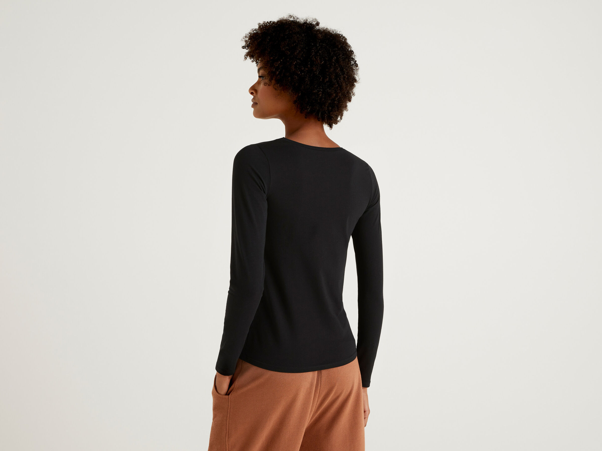 Long sleeve super stretch t-shirt image number 2