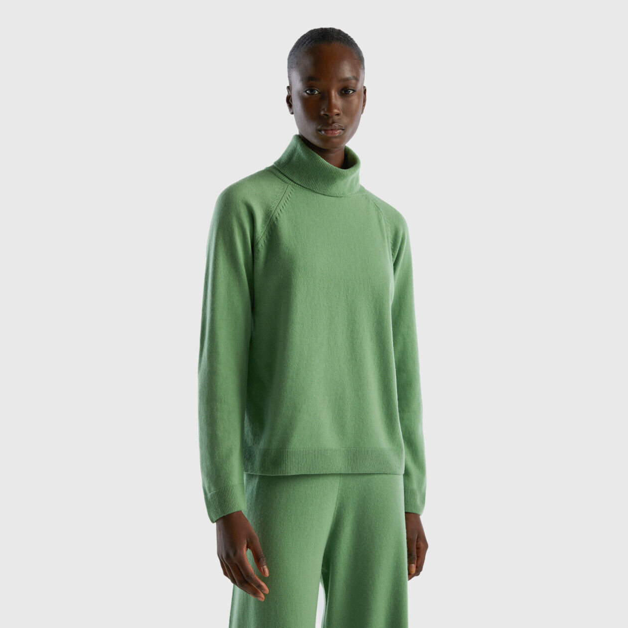 Turtleneck green sweater discount