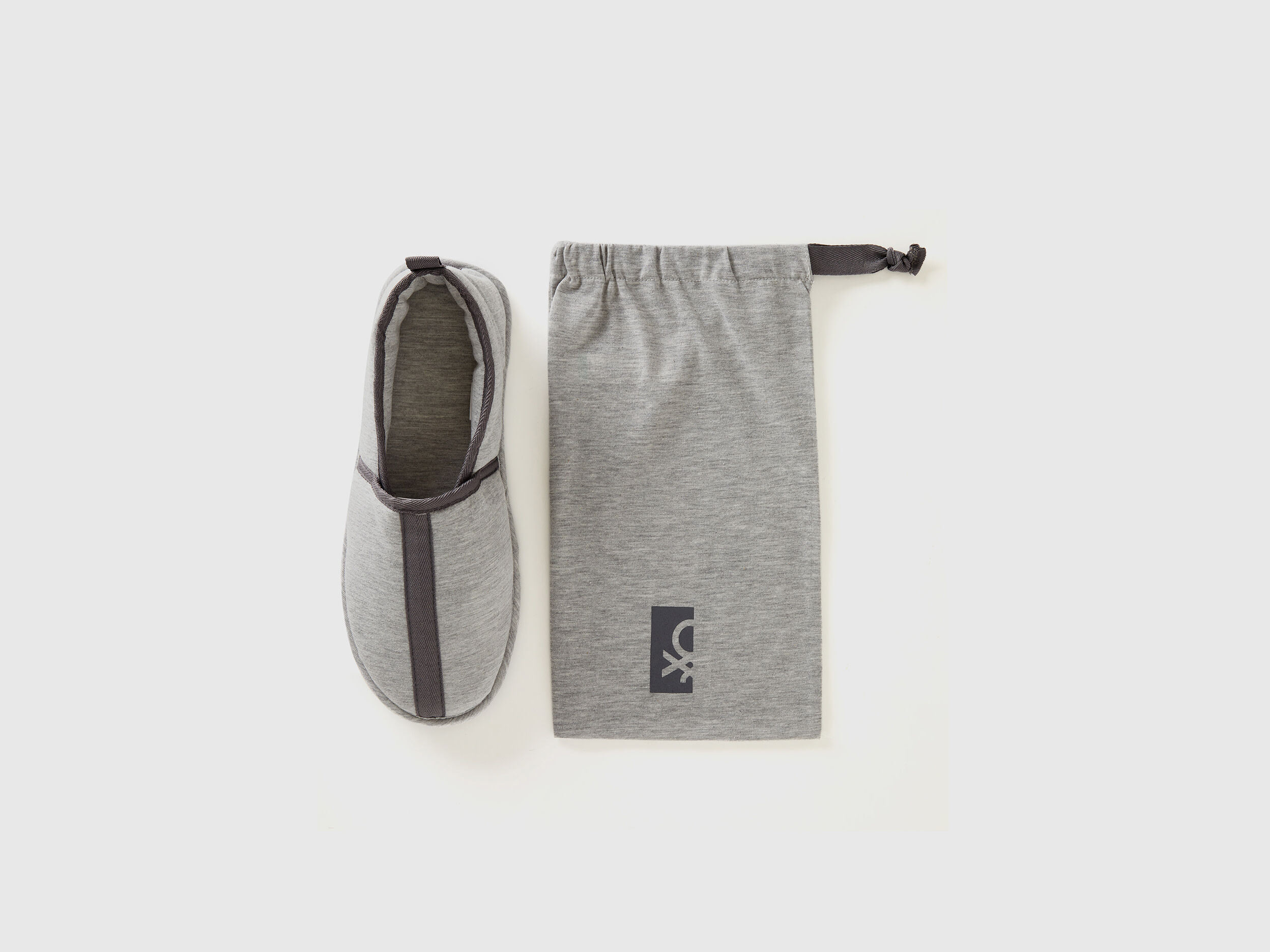 Travel slippers online with pouch